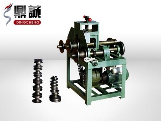 點擊查看詳細信息<br>標題：立式多功能滾動式彎管機 閱讀次數：5344