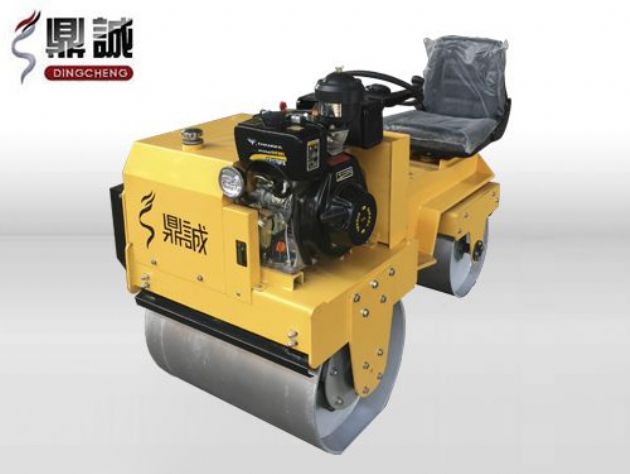 點(diǎn)擊查看詳細(xì)信息<br>標(biāo)題：DC850C座駕式壓路機(jī) 閱讀次數(shù)：15694